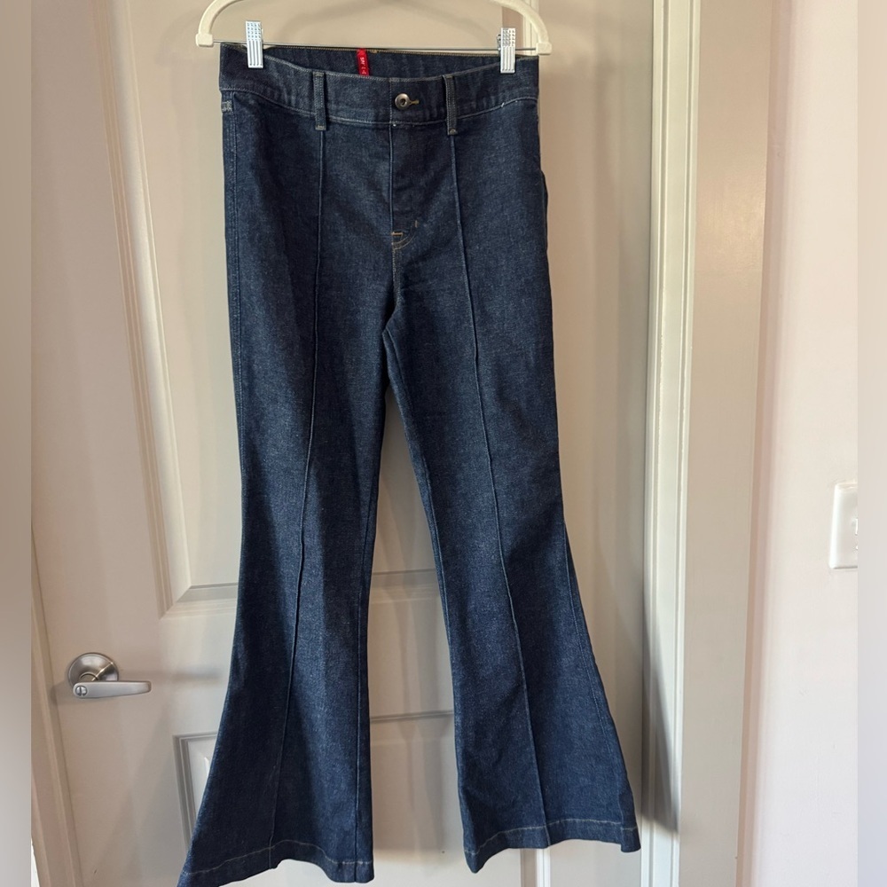 Spanx l Pintuck Flare Jeans l M - Picture 5 of 10